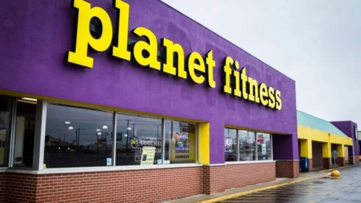 is planet fitness open on thanksgiving